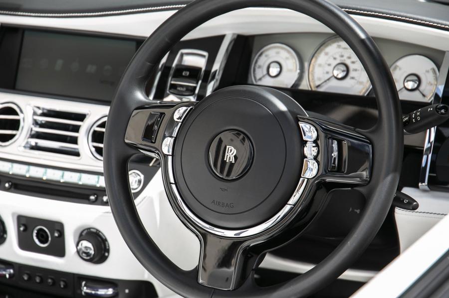 Панель приборов Rolls-Royce Dawn by ONYX Concept 2017 года  (фото 29 из 35)